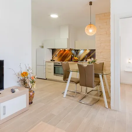 Apartments Niro Split Exterior photo